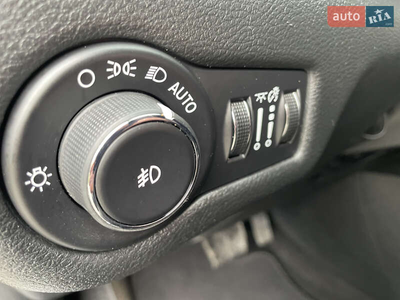 Внедорожник / Кроссовер Jeep Cherokee 2014 в Лубнах