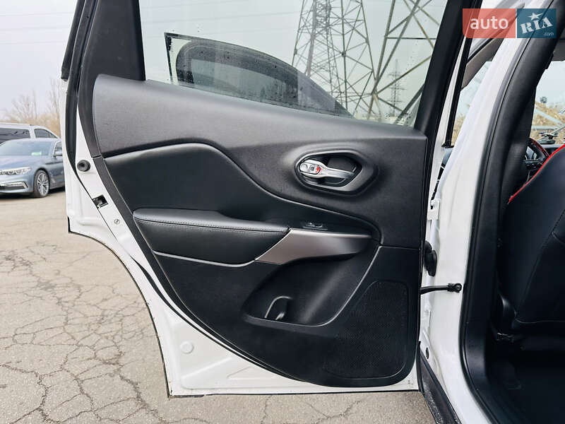 Внедорожник / Кроссовер Jeep Cherokee 2018 в Харькове