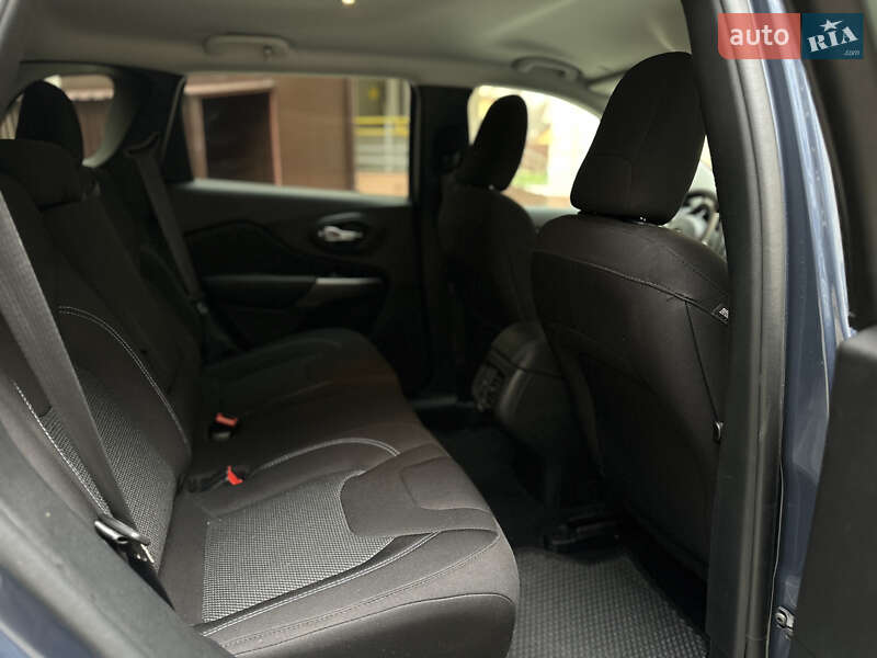 Позашляховик / Кросовер Jeep Cherokee 2021 в Ромнах