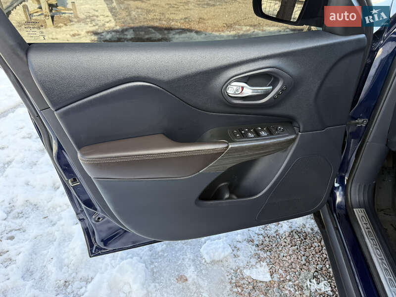 Позашляховик / Кросовер Jeep Cherokee 2015 в Стрию