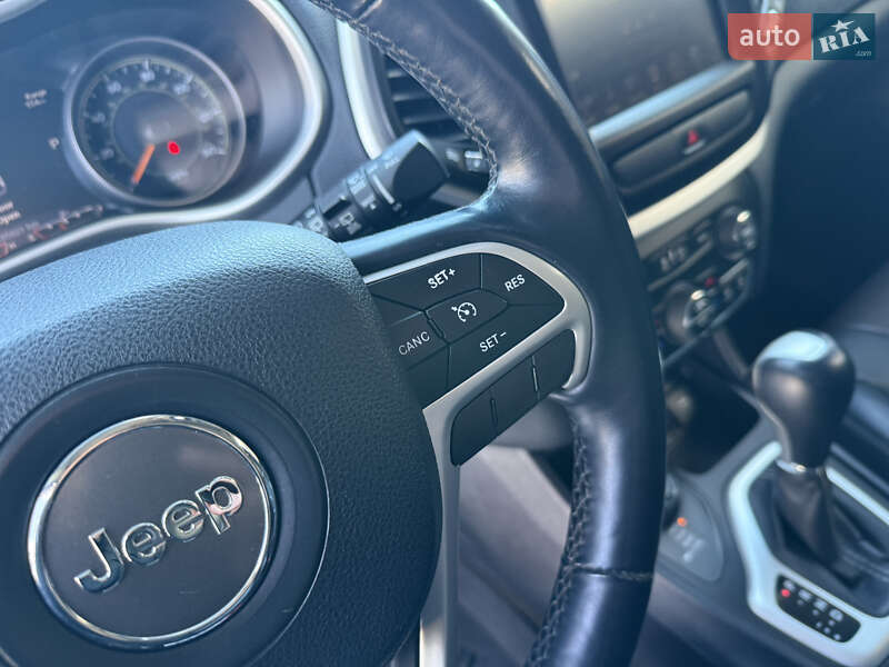 Позашляховик / Кросовер Jeep Cherokee 2015 в Стрию