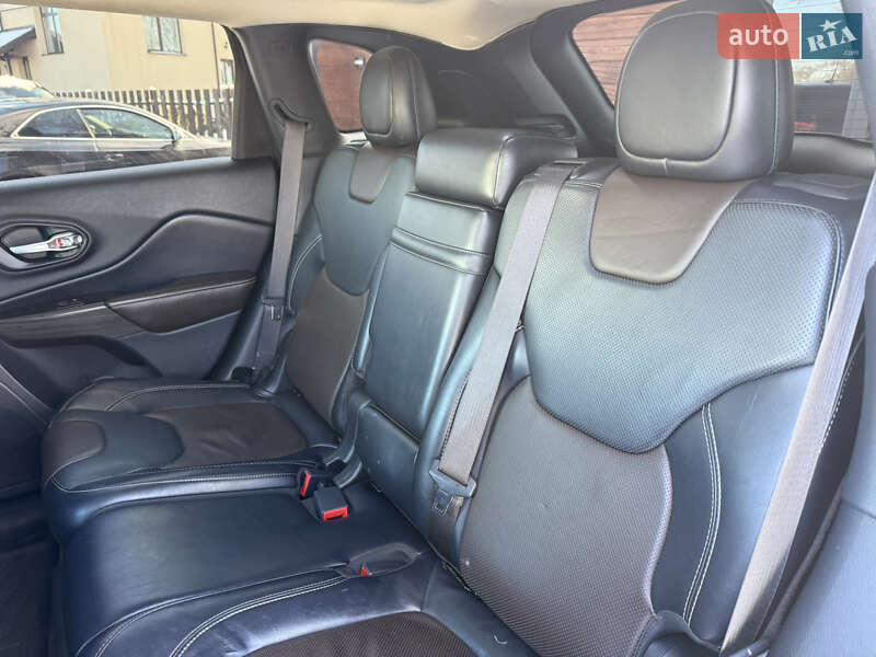 Позашляховик / Кросовер Jeep Cherokee 2015 в Стрию