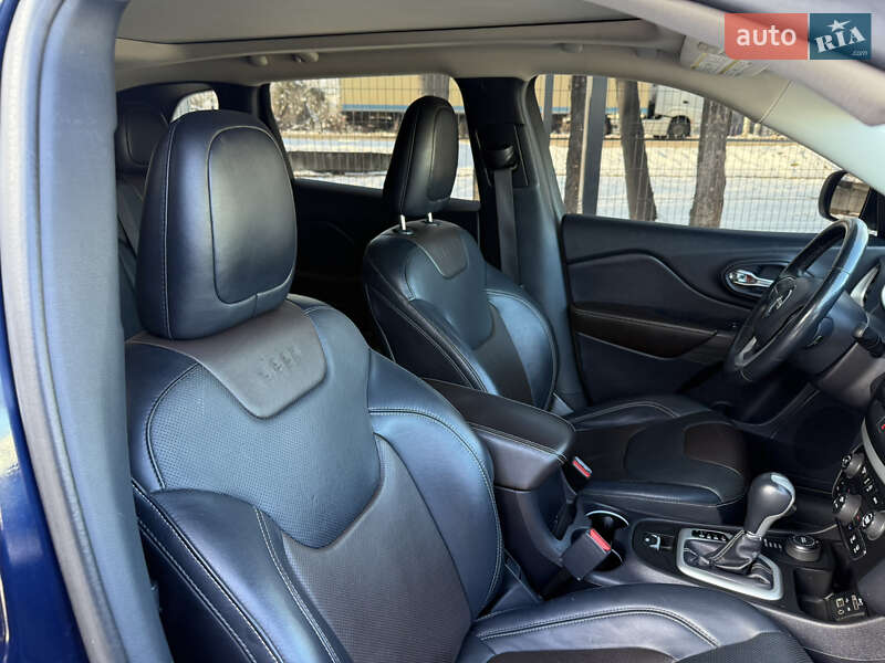 Позашляховик / Кросовер Jeep Cherokee 2015 в Стрию