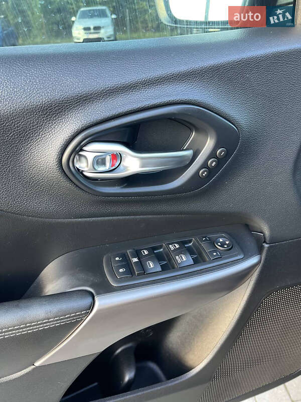 Внедорожник / Кроссовер Jeep Cherokee 2018 в Луцке