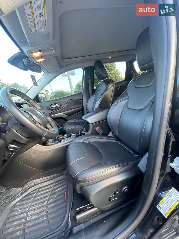 Внедорожник / Кроссовер Jeep Cherokee 2018 в Луцке