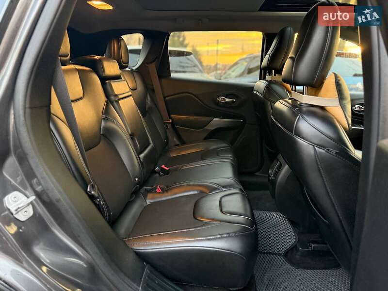 Позашляховик / Кросовер Jeep Cherokee 2018 в Львові