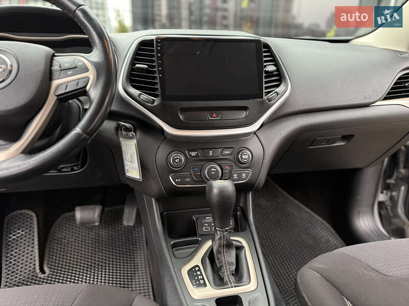 Позашляховик / Кросовер Jeep Cherokee 2015 в Києві фото 25 Позашляховик / Кросовер Jeep Cherokee 2015 в Києві