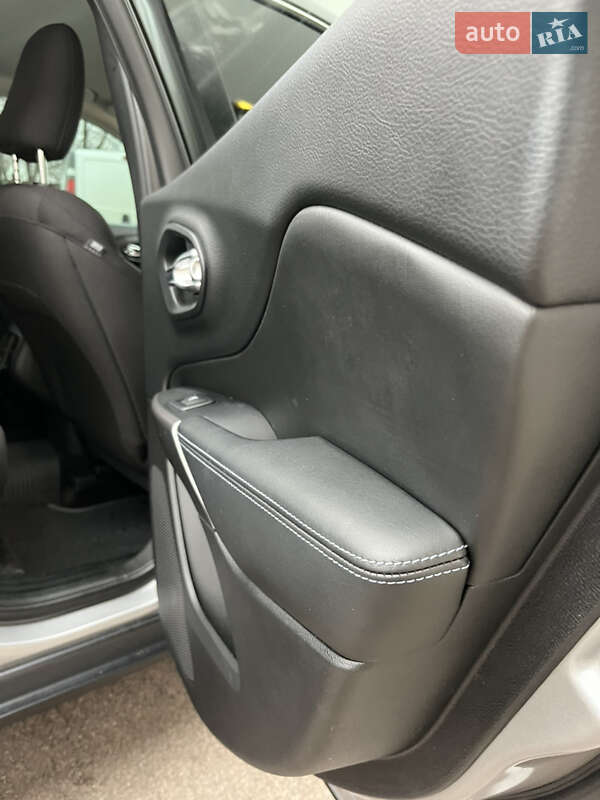 Внедорожник / Кроссовер Jeep Cherokee 2019 в Ровно