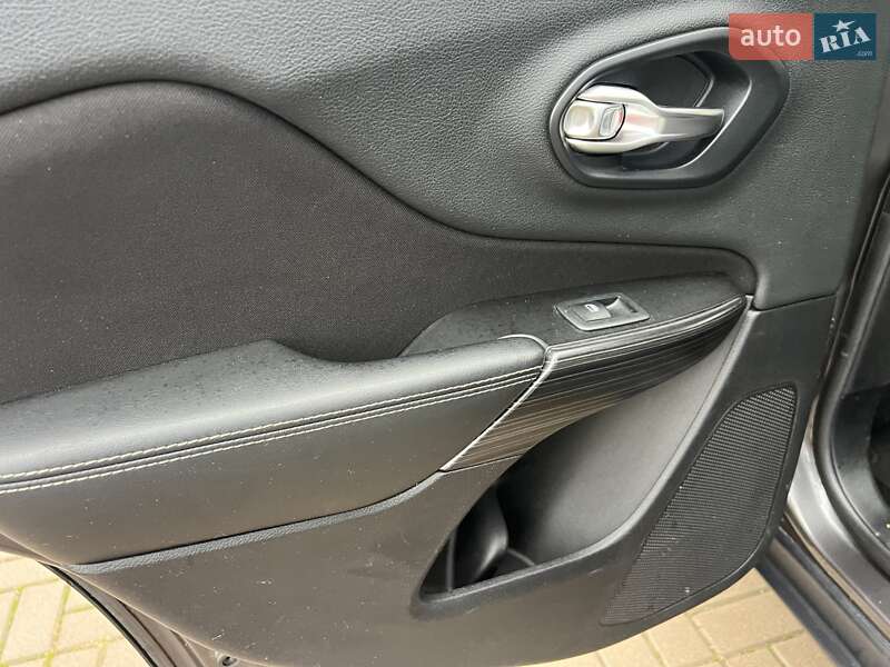 Позашляховик / Кросовер Jeep Cherokee 2014 в Києві фото 21 Позашляховик / Кросовер Jeep Cherokee 2014 в Києві