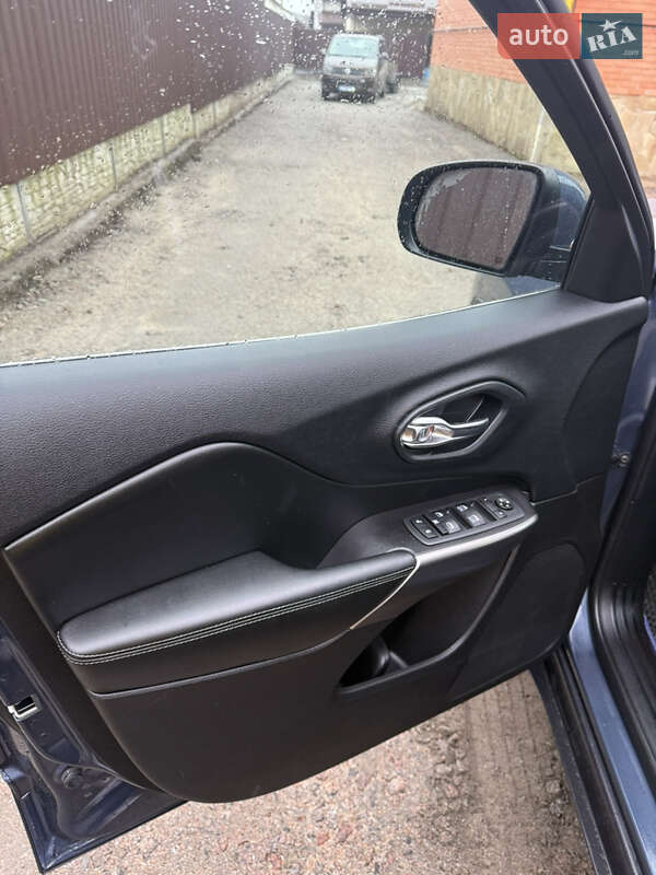 Внедорожник / Кроссовер Jeep Cherokee 2020 в Киеве