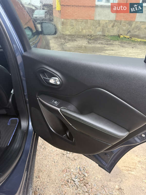 Внедорожник / Кроссовер Jeep Cherokee 2020 в Киеве