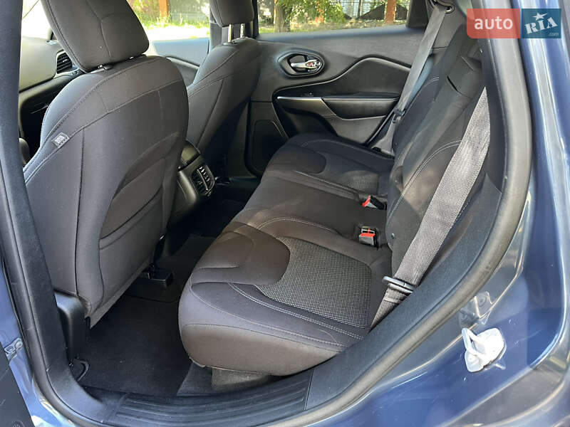 Внедорожник / Кроссовер Jeep Cherokee 2019 в Чернигове