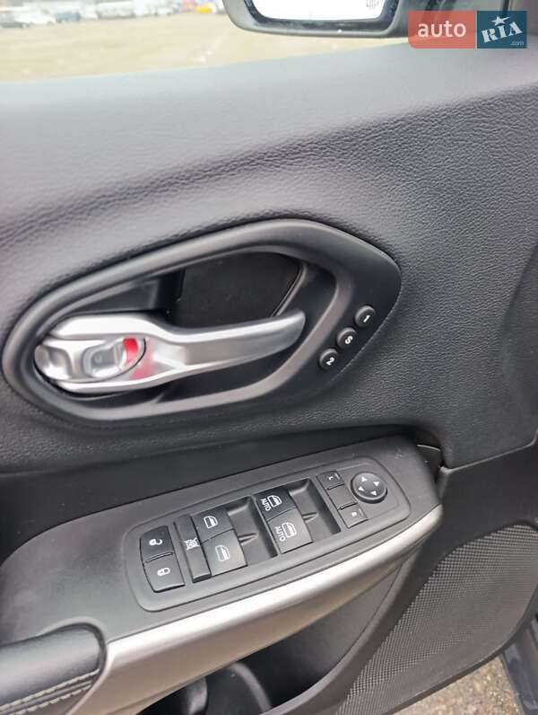 Внедорожник / Кроссовер Jeep Cherokee 2019 в Киеве фото 13 Внедорожник / Кроссовер Jeep Cherokee 2019 в Киеве