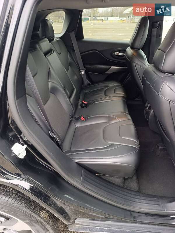 Внедорожник / Кроссовер Jeep Cherokee 2019 в Киеве фото 29 Внедорожник / Кроссовер Jeep Cherokee 2019 в Киеве