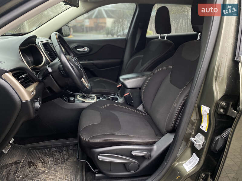 Позашляховик / Кросовер Jeep Cherokee 2015 в Полтаві фото 14 Позашляховик / Кросовер Jeep Cherokee 2015 в Полтаві