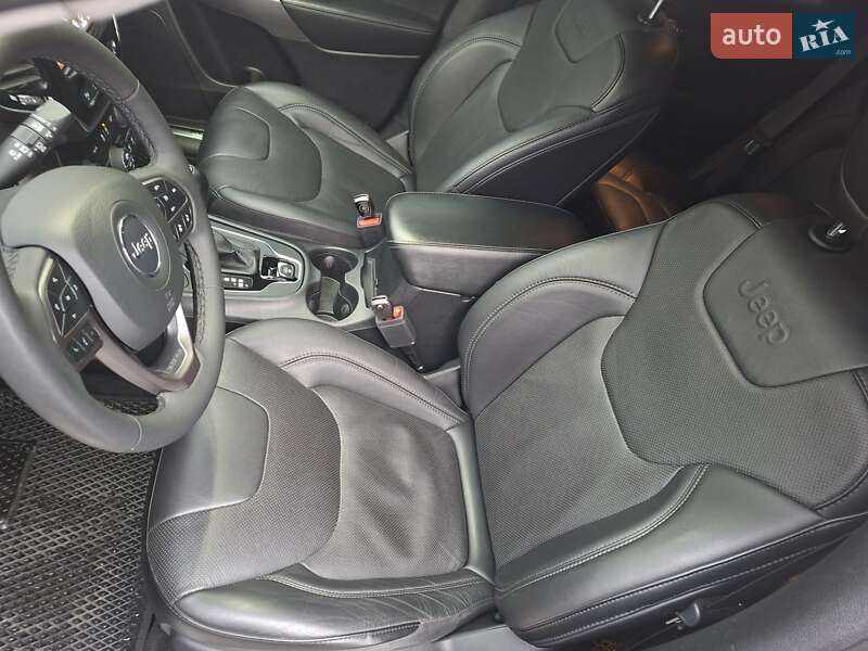 Внедорожник / Кроссовер Jeep Cherokee 2021 в Черкассах