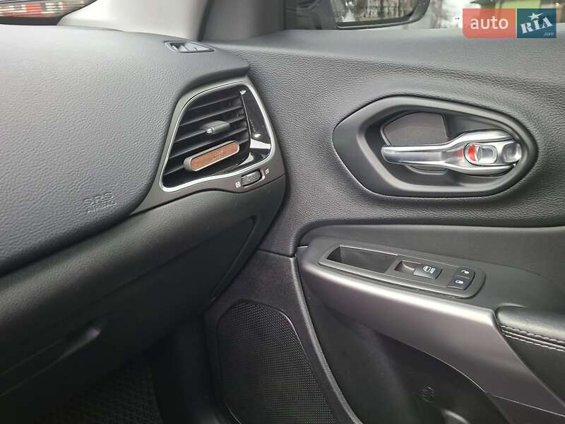 Внедорожник / Кроссовер Jeep Cherokee 2021 в Черкассах