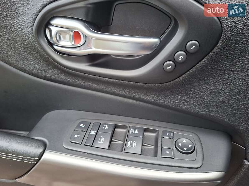 Внедорожник / Кроссовер Jeep Cherokee 2021 в Черкассах