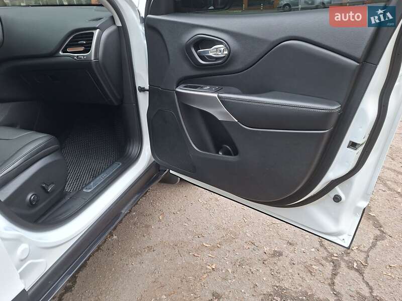 Внедорожник / Кроссовер Jeep Cherokee 2021 в Черкассах