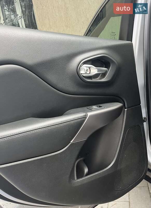 Внедорожник / Кроссовер Jeep Cherokee 2019 в Нетешине фото 10 Внедорожник / Кроссовер Jeep Cherokee 2019 в Нетешине