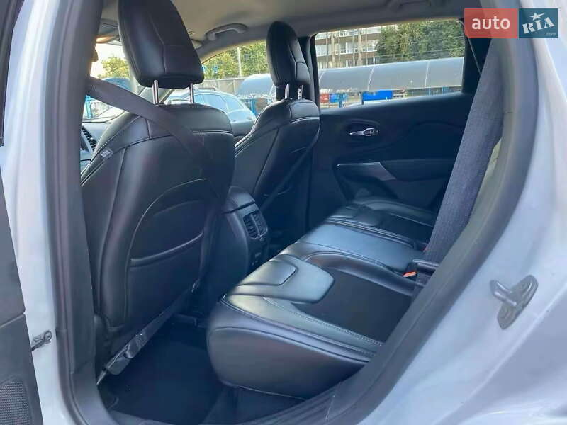 Внедорожник / Кроссовер Jeep Cherokee 2018 в Киеве фото 17 Внедорожник / Кроссовер Jeep Cherokee 2018 в Киеве