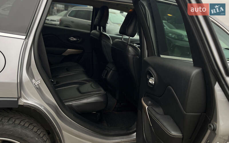 Внедорожник / Кроссовер Jeep Cherokee 2017 в Мукачево