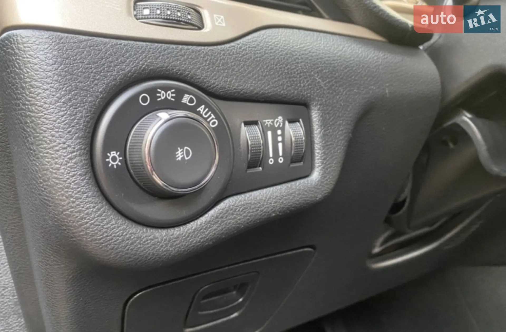 2015 Jeep Cherokee - мініатюра 34