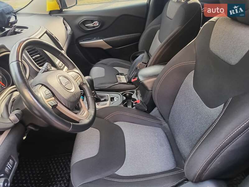 Позашляховик / Кросовер Jeep Cherokee 2017 в Сумах