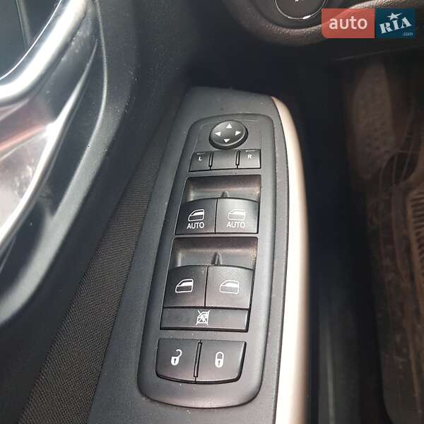 Внедорожник / Кроссовер Jeep Cherokee 2016 в Ровно