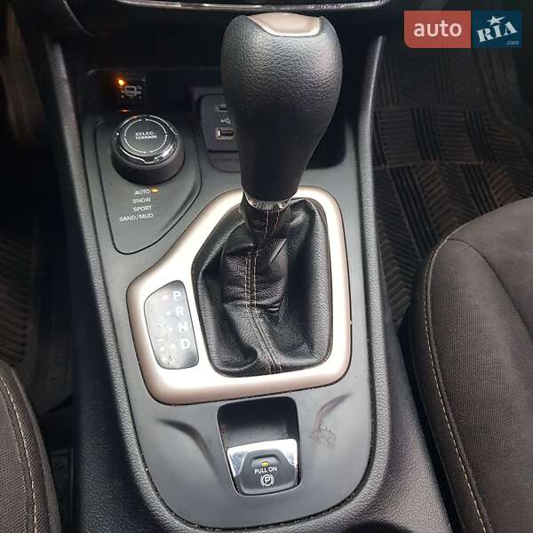 Внедорожник / Кроссовер Jeep Cherokee 2016 в Ровно