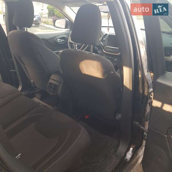 Внедорожник / Кроссовер Jeep Cherokee 2016 в Ровно