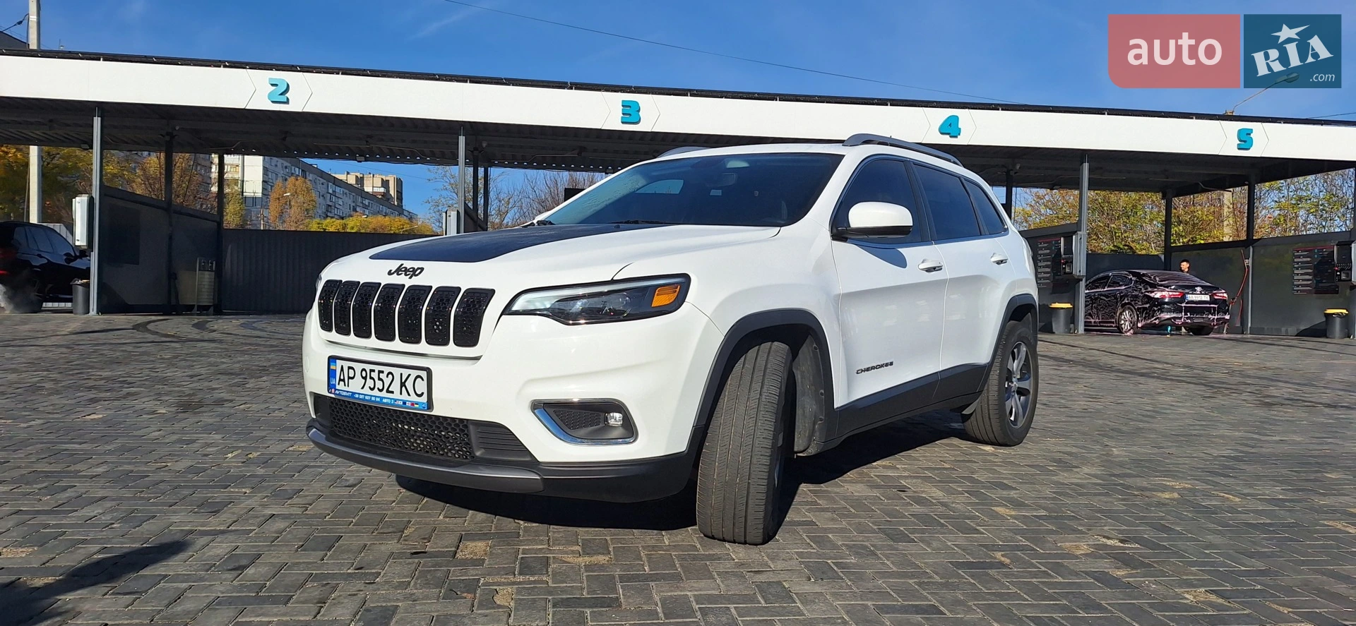 Jeep Cherokee 2019 VIN 1C4PJLDX8LD530394 фото оголошення 2 з 9