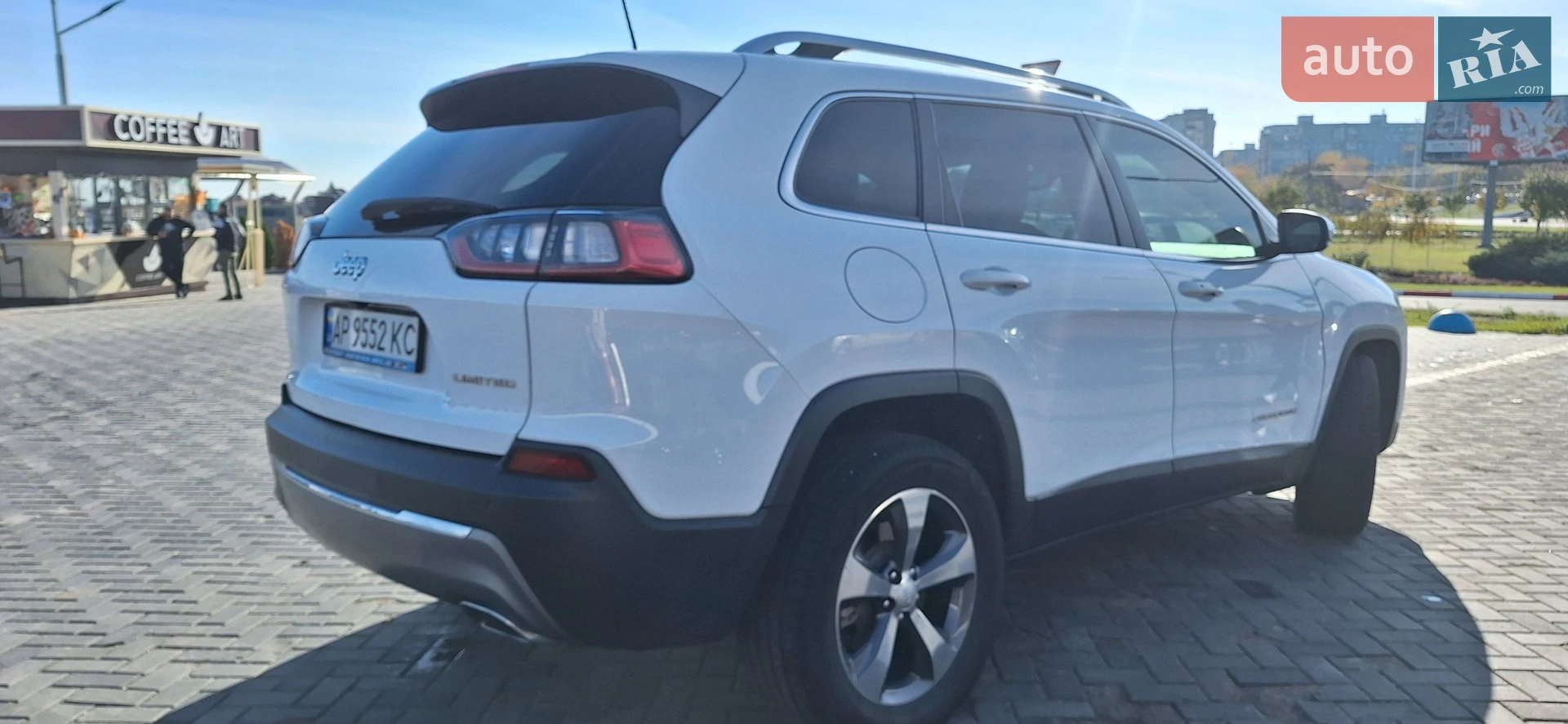 Jeep Cherokee 2019 VIN 1C4PJLDX8LD530394 фото оголошення 3 з 9