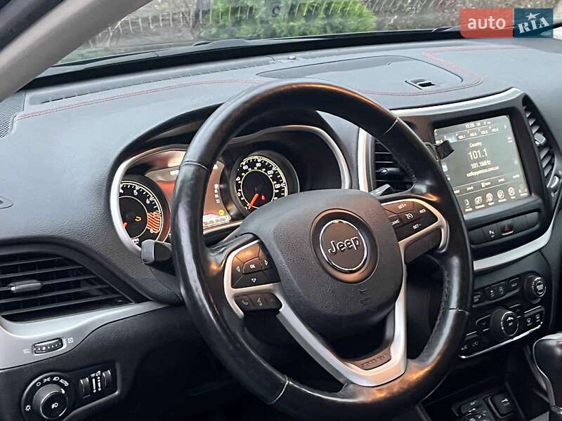 Позашляховик / Кросовер Jeep Cherokee 2015 в Києві