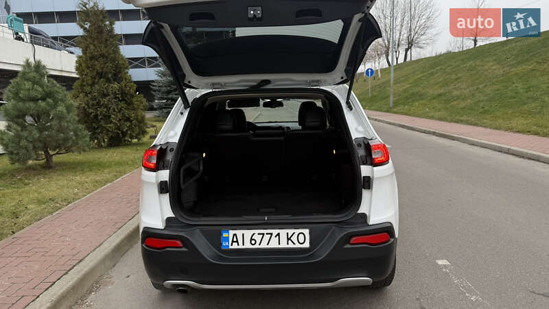 Позашляховик / Кросовер Jeep Cherokee 2015 в Києві