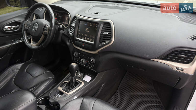 Позашляховик / Кросовер Jeep Cherokee 2015 в Києві