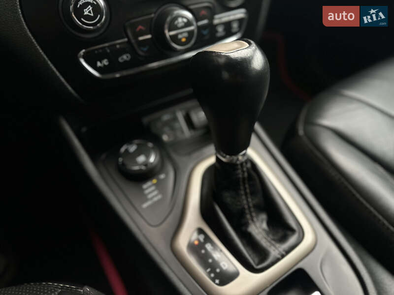 Позашляховик / Кросовер Jeep Cherokee 2014 в Києві