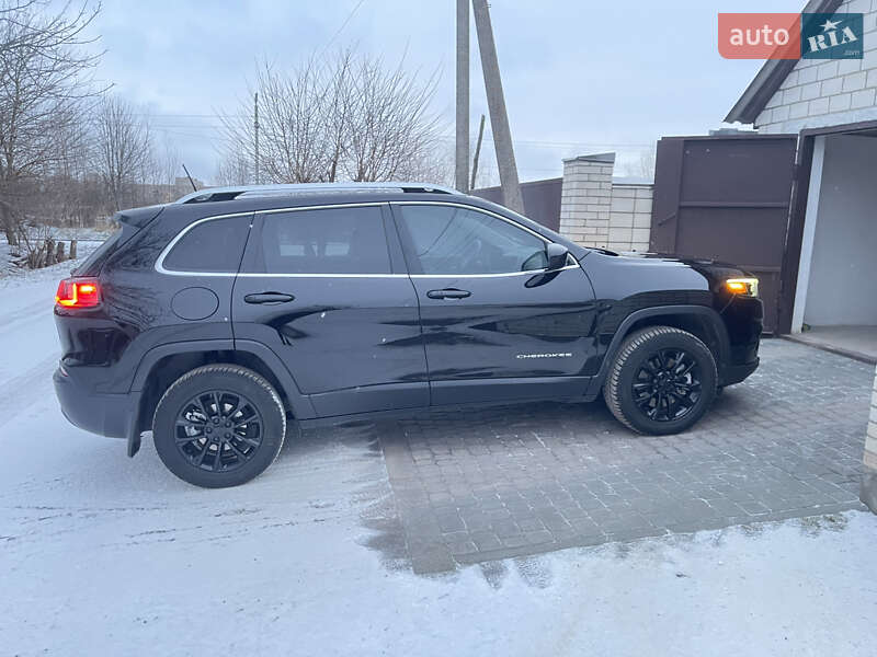 Позашляховик / Кросовер Jeep Cherokee 2018 в Хмільнику
