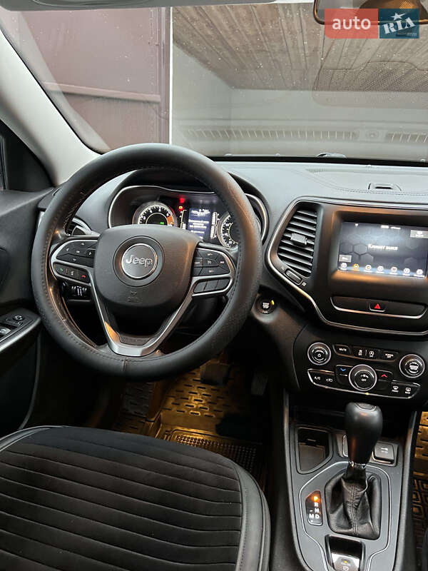 Позашляховик / Кросовер Jeep Cherokee 2018 в Хмільнику