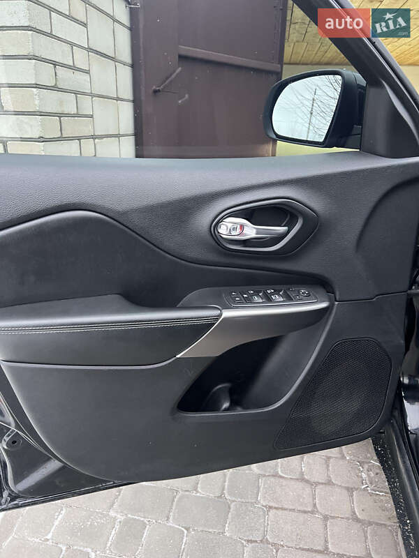 Позашляховик / Кросовер Jeep Cherokee 2018 в Хмільнику