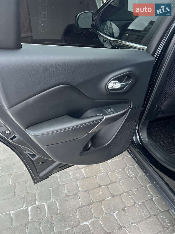 Позашляховик / Кросовер Jeep Cherokee 2018 в Хмільнику