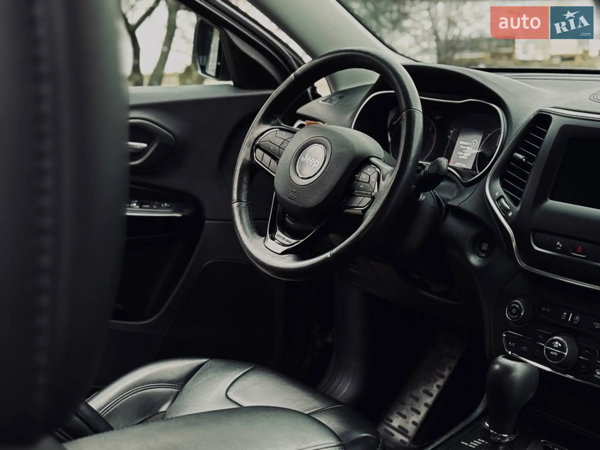 2019 Jeep Cherokee - мініатюра 14