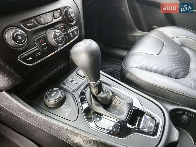 Внедорожник / Кроссовер Jeep Cherokee 2020 в Ромнах