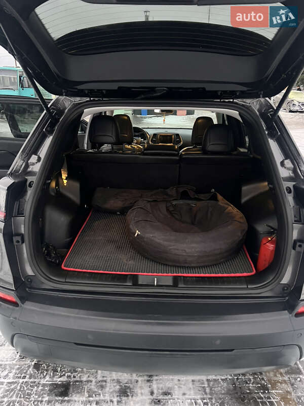 Позашляховик / Кросовер Jeep Cherokee 2018 в Миронівці