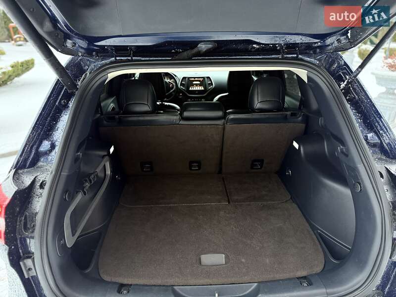 Внедорожник / Кроссовер Jeep Cherokee 2015 в Стрые