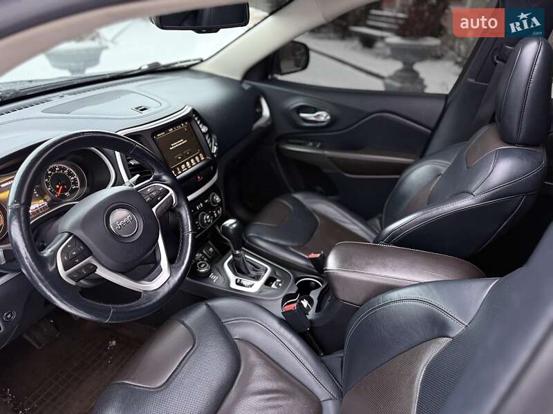 Внедорожник / Кроссовер Jeep Cherokee 2015 в Стрые