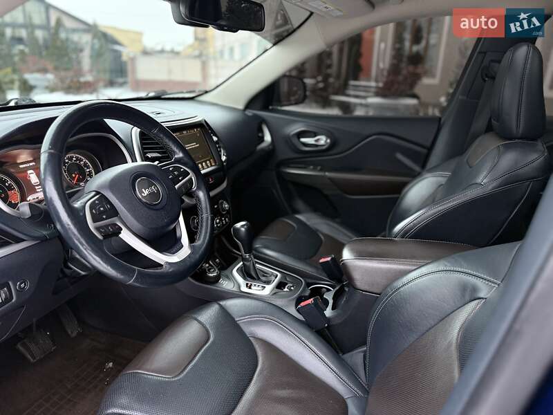 Внедорожник / Кроссовер Jeep Cherokee 2015 в Стрые