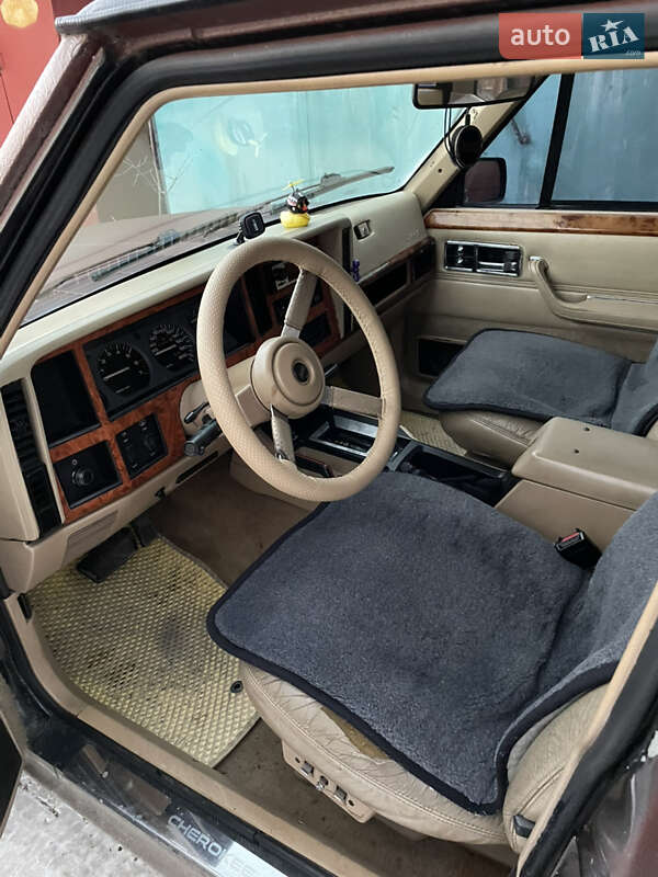 Внедорожник / Кроссовер Jeep Cherokee 1989 в Ивано-Франковске