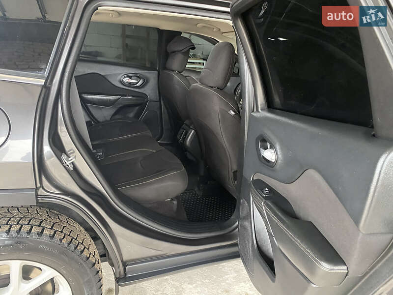 Внедорожник / Кроссовер Jeep Cherokee 2016 в Харькове фото 8 Внедорожник / Кроссовер Jeep Cherokee 2016 в Харькове