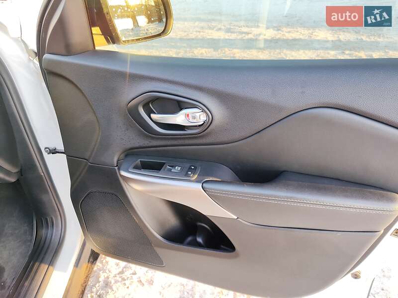 Позашляховик / Кросовер Jeep Cherokee 2022 в Києві